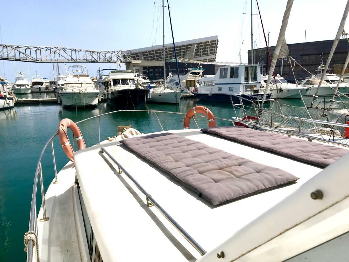 Úszó hotel Boat Yacht Barcelona Sant Adrià de Besòs